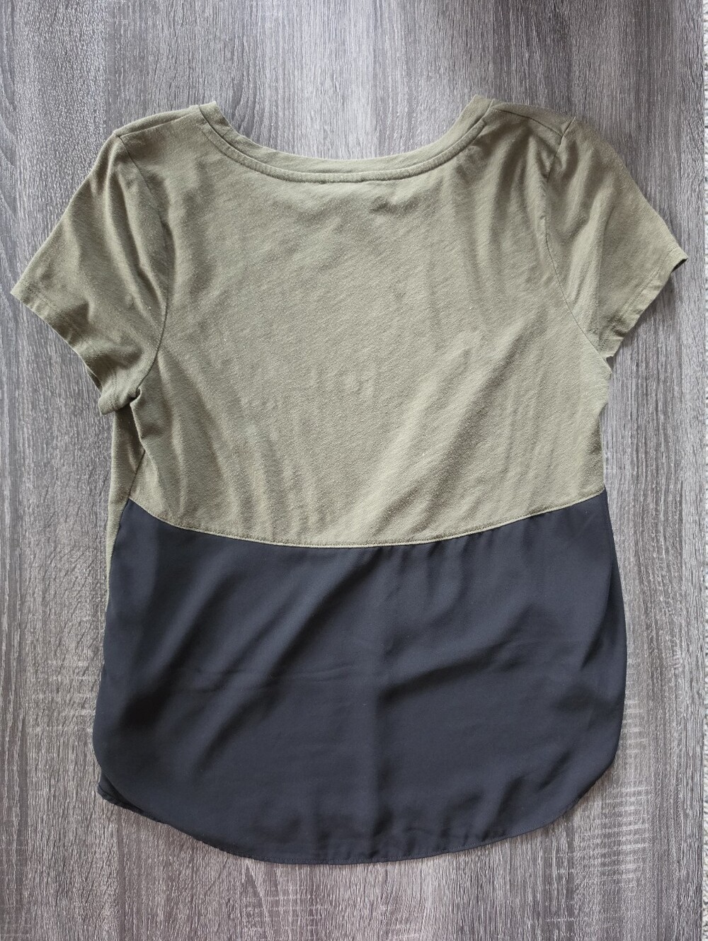 Express Colorblock Accent Panel Tee - Picture 2 of 4